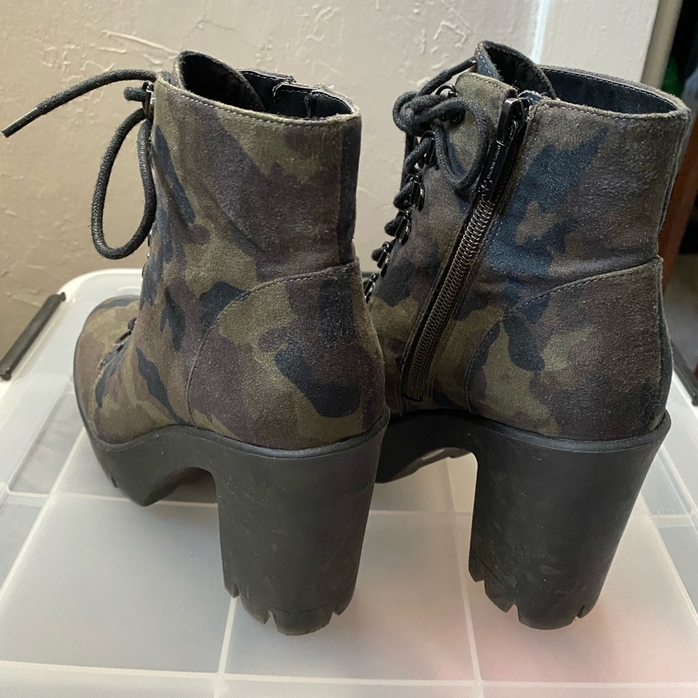 Blowout Sale!  Through August! Jessica Simpson Mistah Platform Boots Size 6 Camo